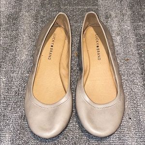 Tan flats
